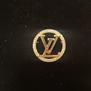 Louis Vuitton pin Gold tone  with Crystal-Trim Circle